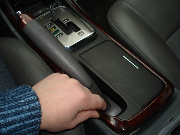 Как снять штатную автомагнитолу