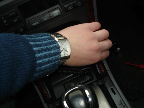 Как снять штатную автомагнитолу